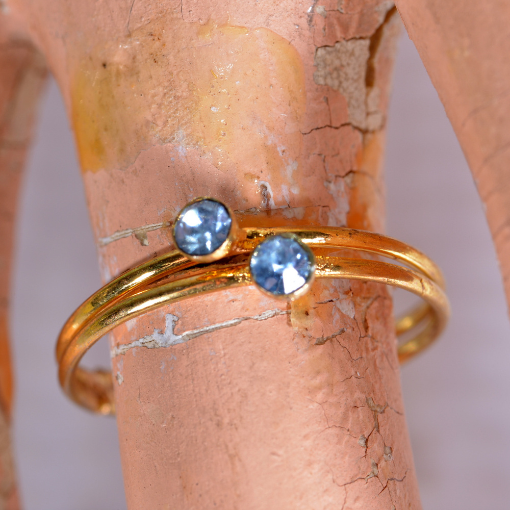 vintage gold plate ring blue rhinestone band 6.5
